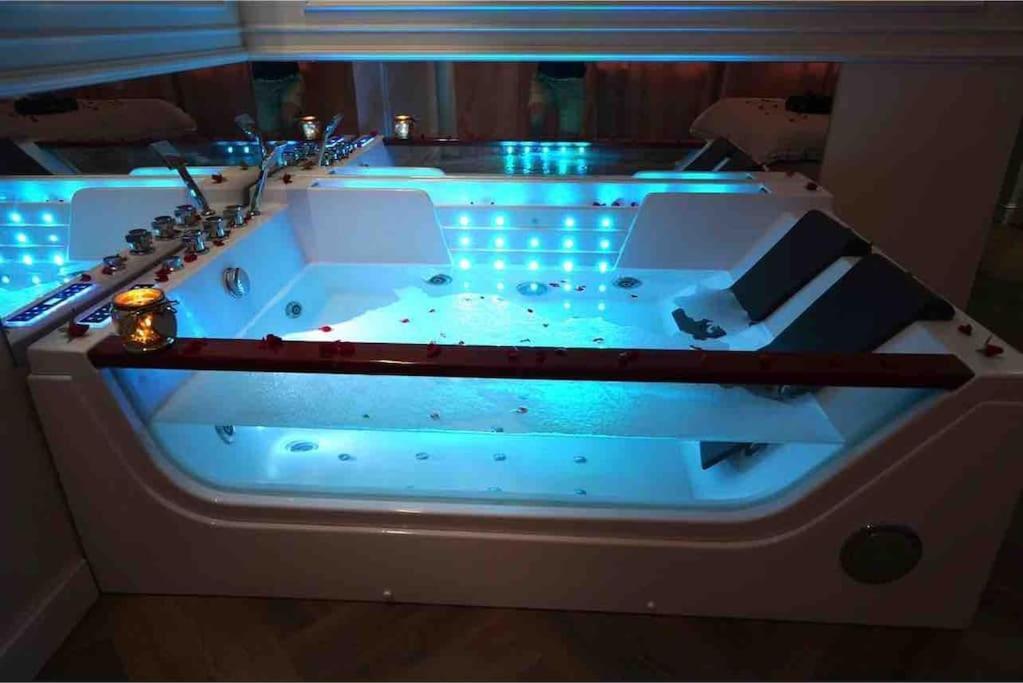 Apartament Glamour Prywatne Jacuzzi Starowislna Krakow Luaran gambar